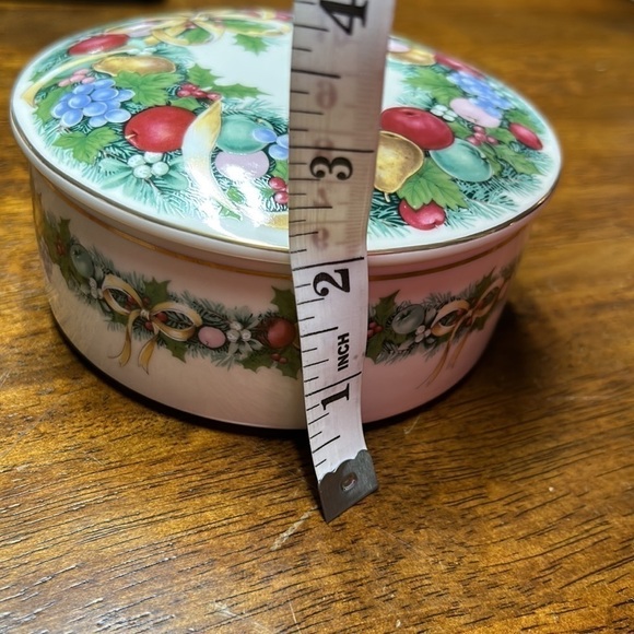 Mikasa candy dish with lid Christmas Bouquet nwot holiday gift holly fruit & bow - Picture 7 of 7